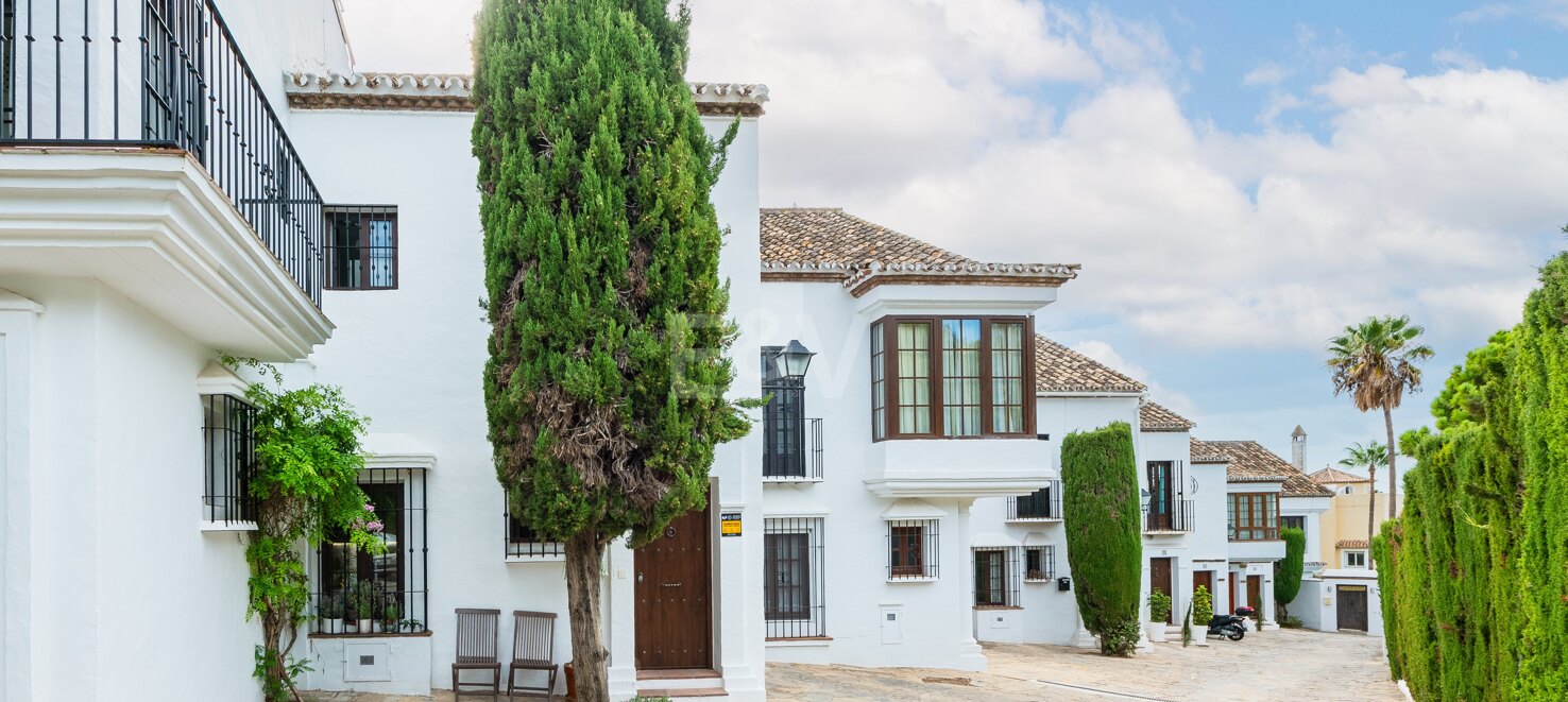 Urocze miasto Andaluzja w Gated Community of Montepiedra w Nagüeles