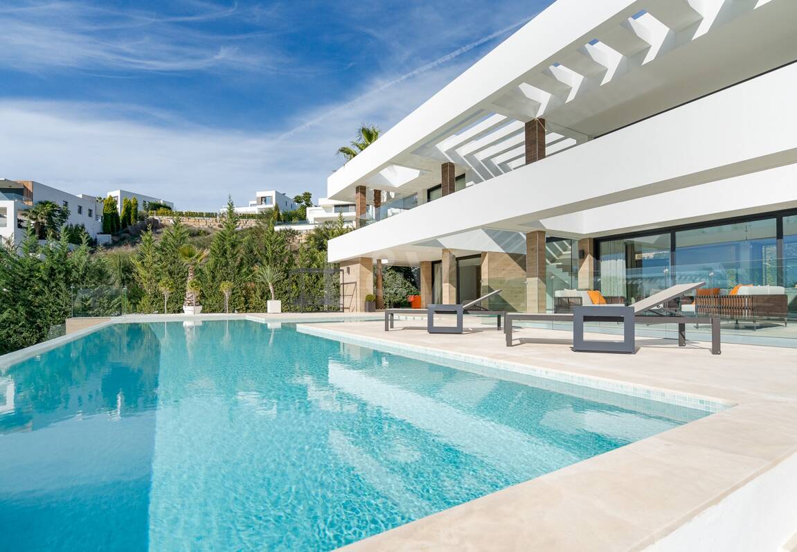 Luxury Modern villa with sea views in La Alqueria