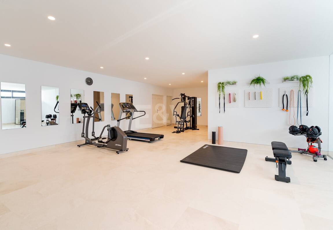 Luxury Modern villa with sea views in La Alqueria