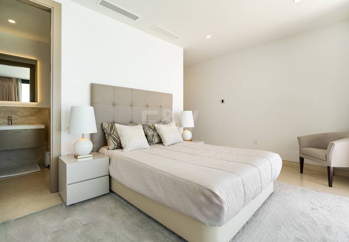 Luxury Modern villa with sea views in La Alqueria