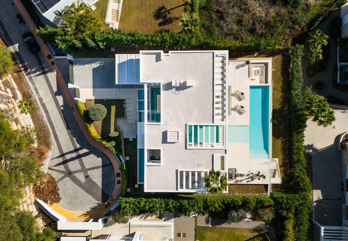 Luxury Modern villa with sea views in La Alqueria