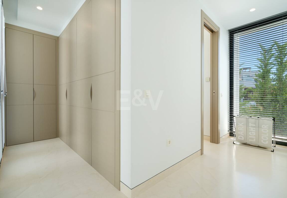 Luxury Modern villa with sea views in La Alqueria