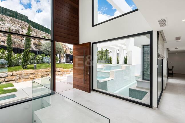 Luxury Modern villa with sea views in La Alqueria