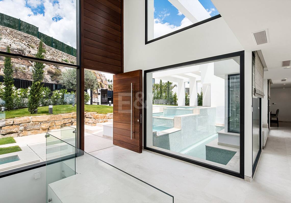 Luxuriöse moderne Villa mit Meerblick in La Alqueria