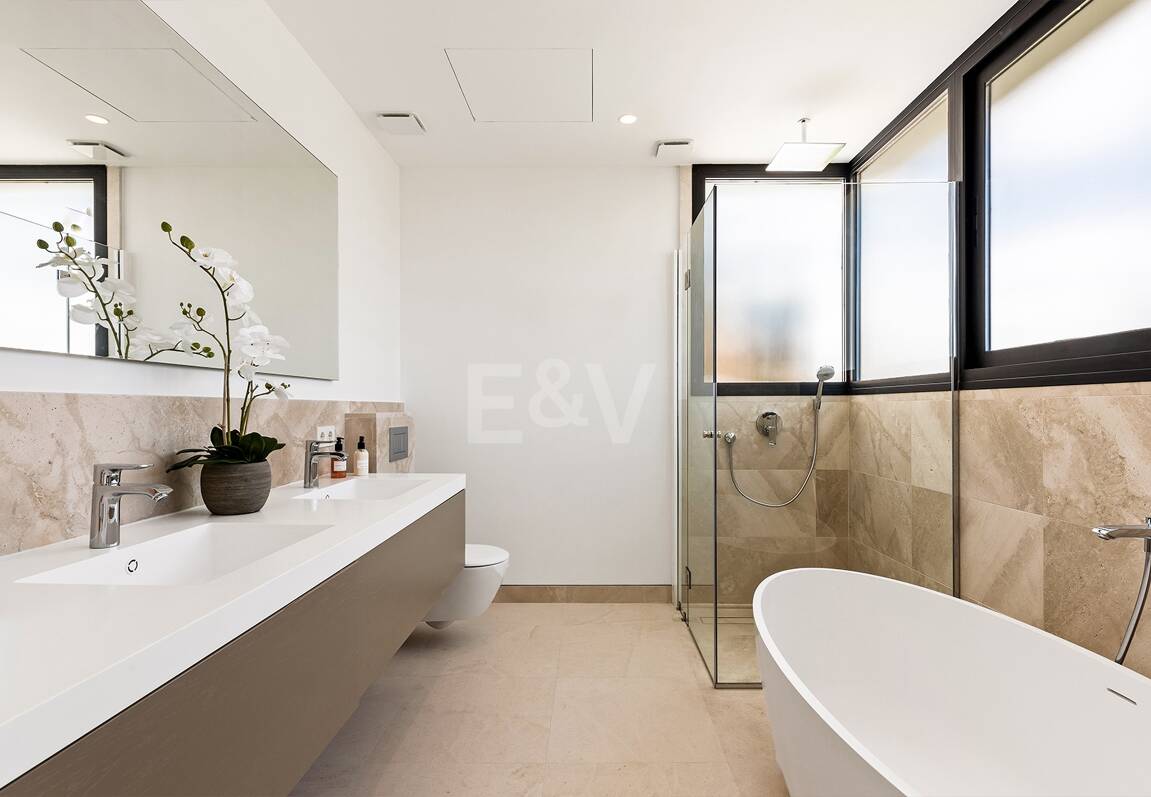 Luxury Modern villa with sea views in La Alqueria