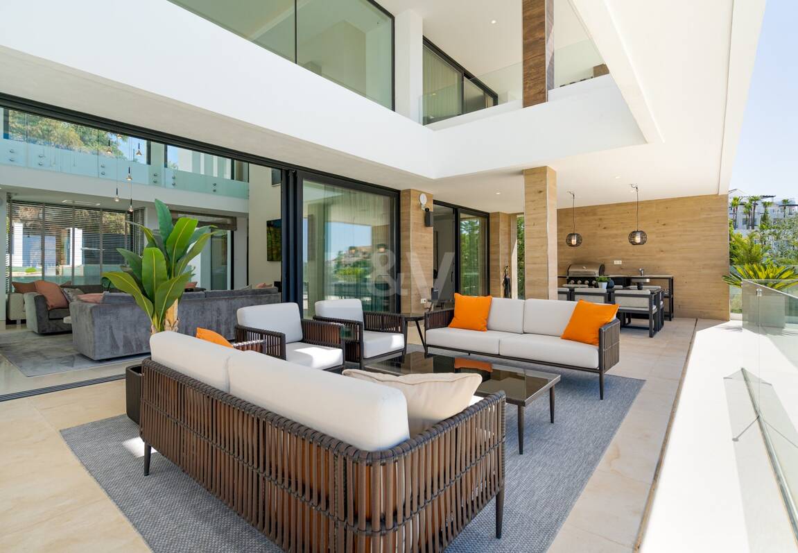 Luxury Modern villa with sea views in La Alqueria