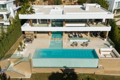 Luxury Modern villa with sea views in La Alqueria