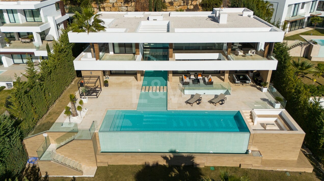 Villa moderna de lujo con vistas al mar en La Alqueria