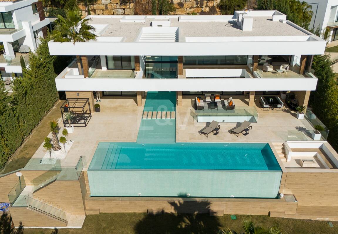 Luxury Modern villa with sea views in La Alqueria