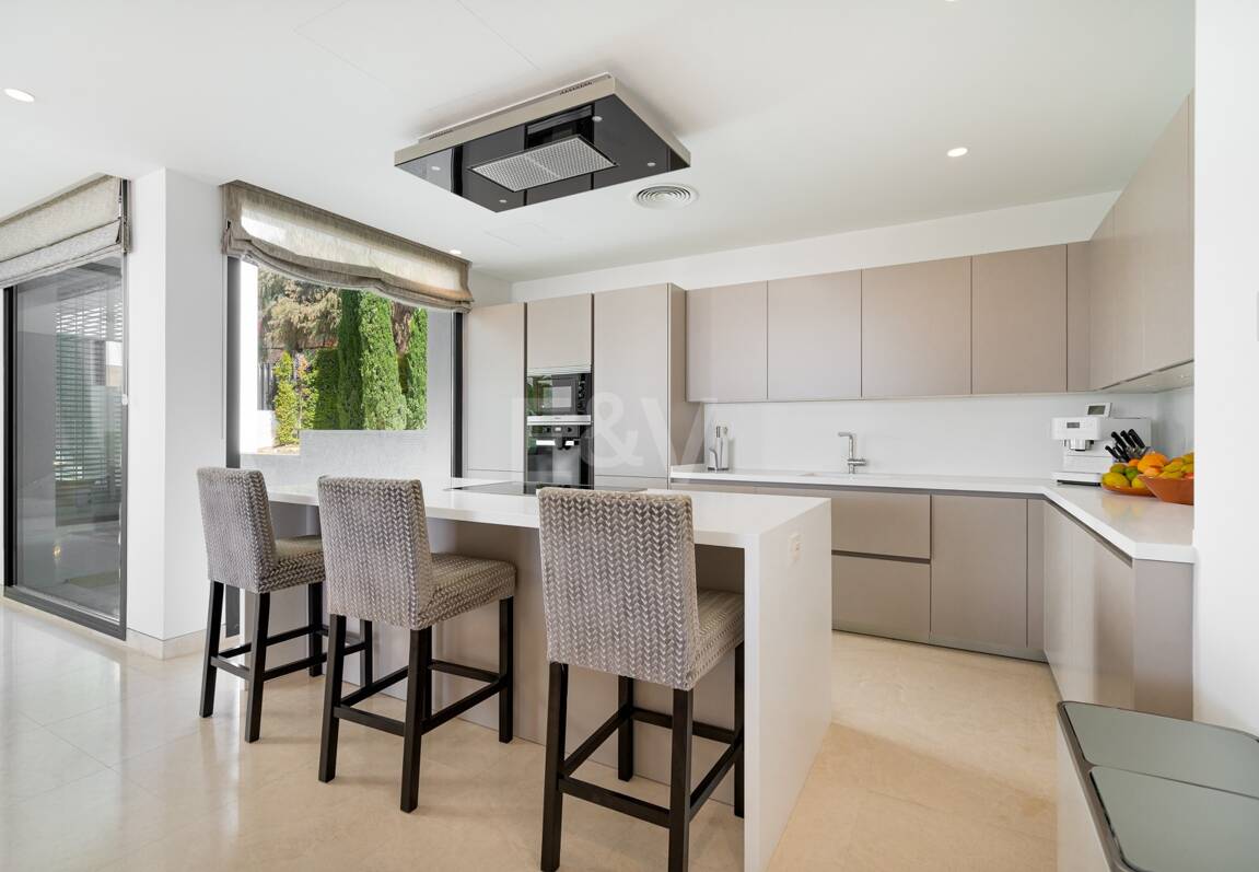 Luxury Modern villa with sea views in La Alqueria