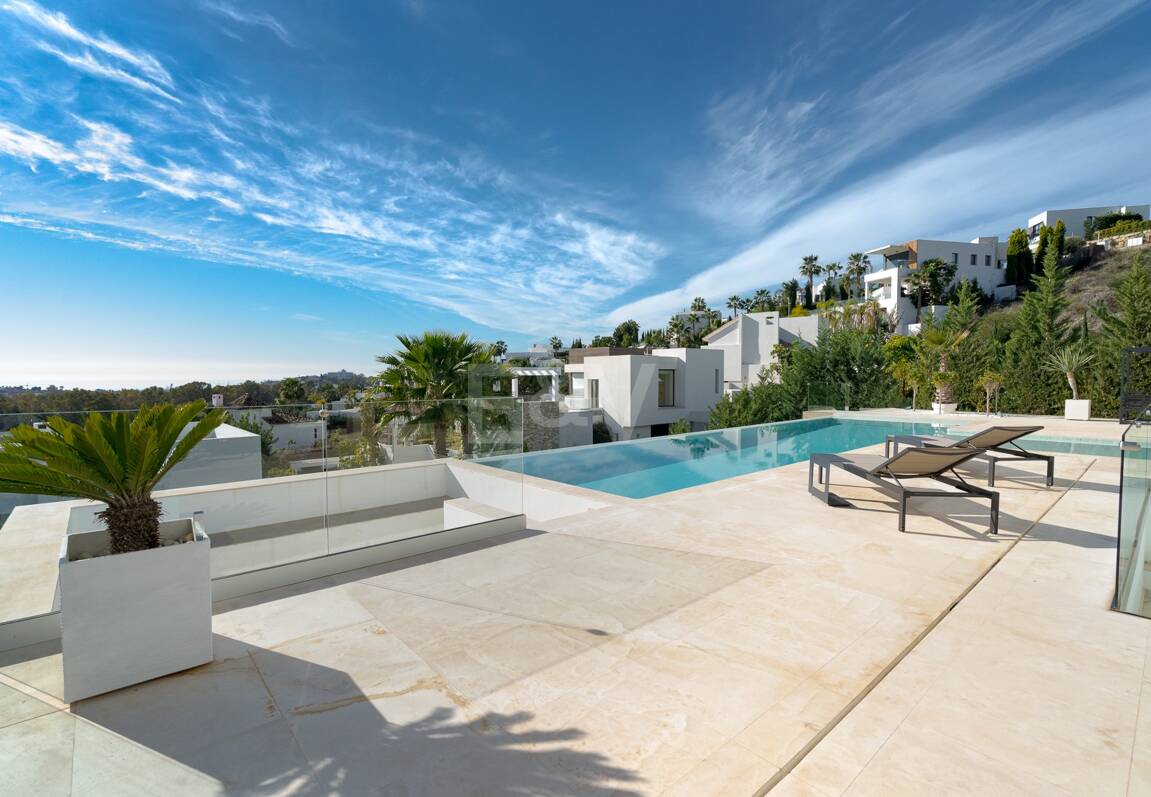 Luxury Modern villa with sea views in La Alqueria