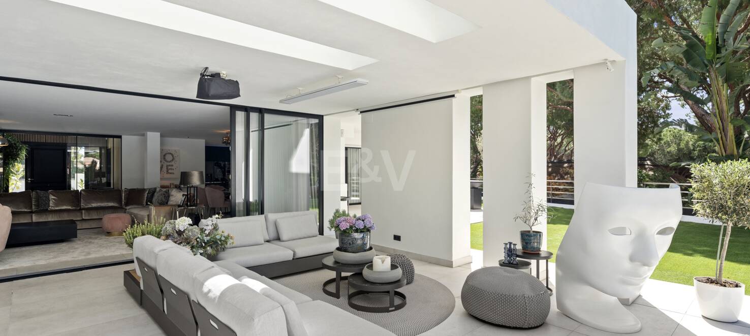 Magnificent 6-Bedroom Modern Villa in Hacienda Las Chapas