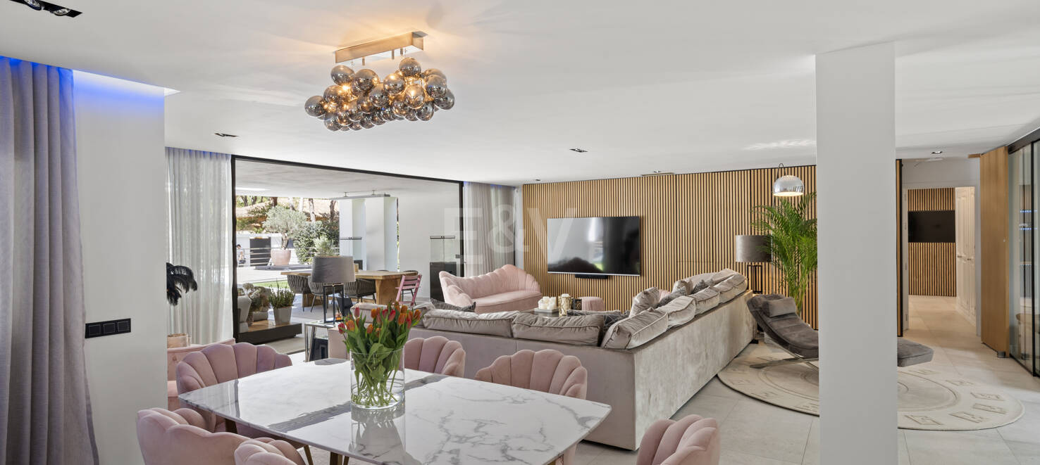 Magnificent 6-Bedroom Modern Villa in Hacienda Las Chapas