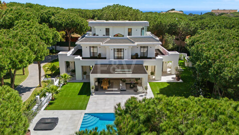 Magnificent 6-Bedroom Modern Villa in Hacienda Las Chapas