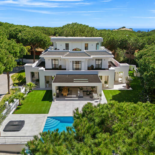 Magnificent 6-Bedroom Modern Villa in Hacienda Las Chapas