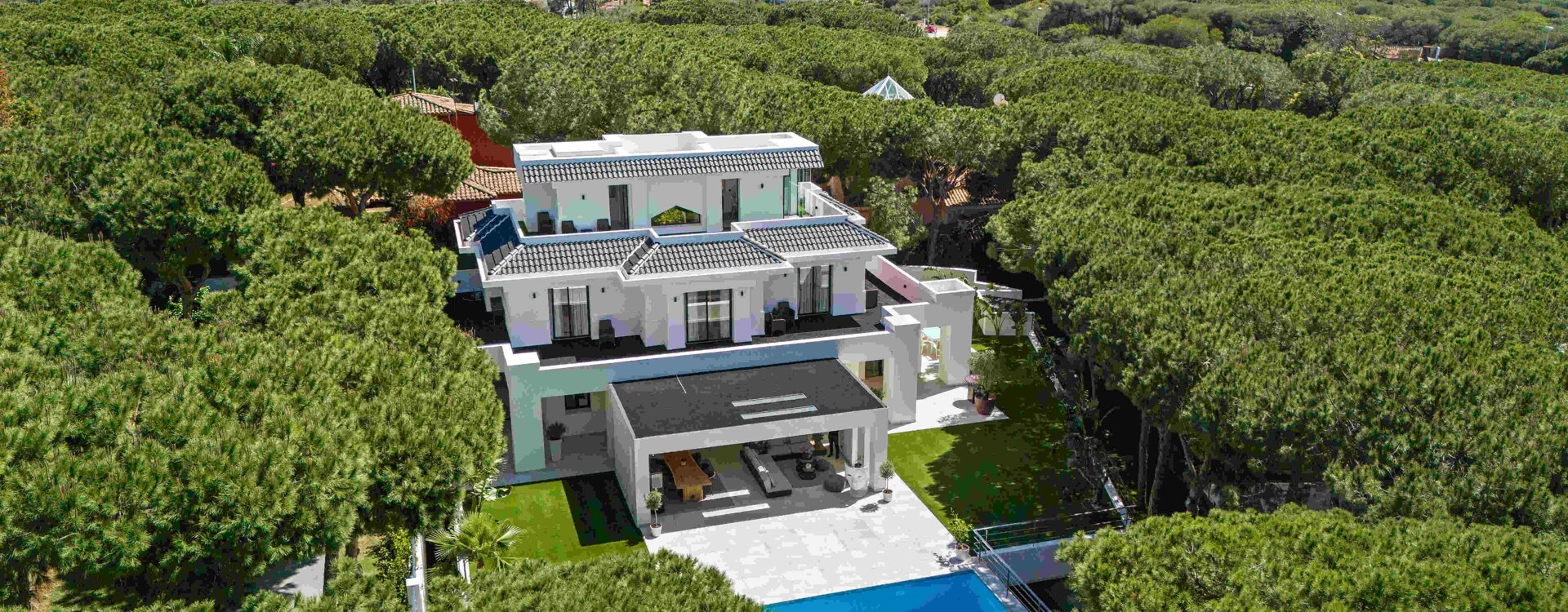 Magnificent 6-Bedroom Modern Villa in Hacienda Las Chapas