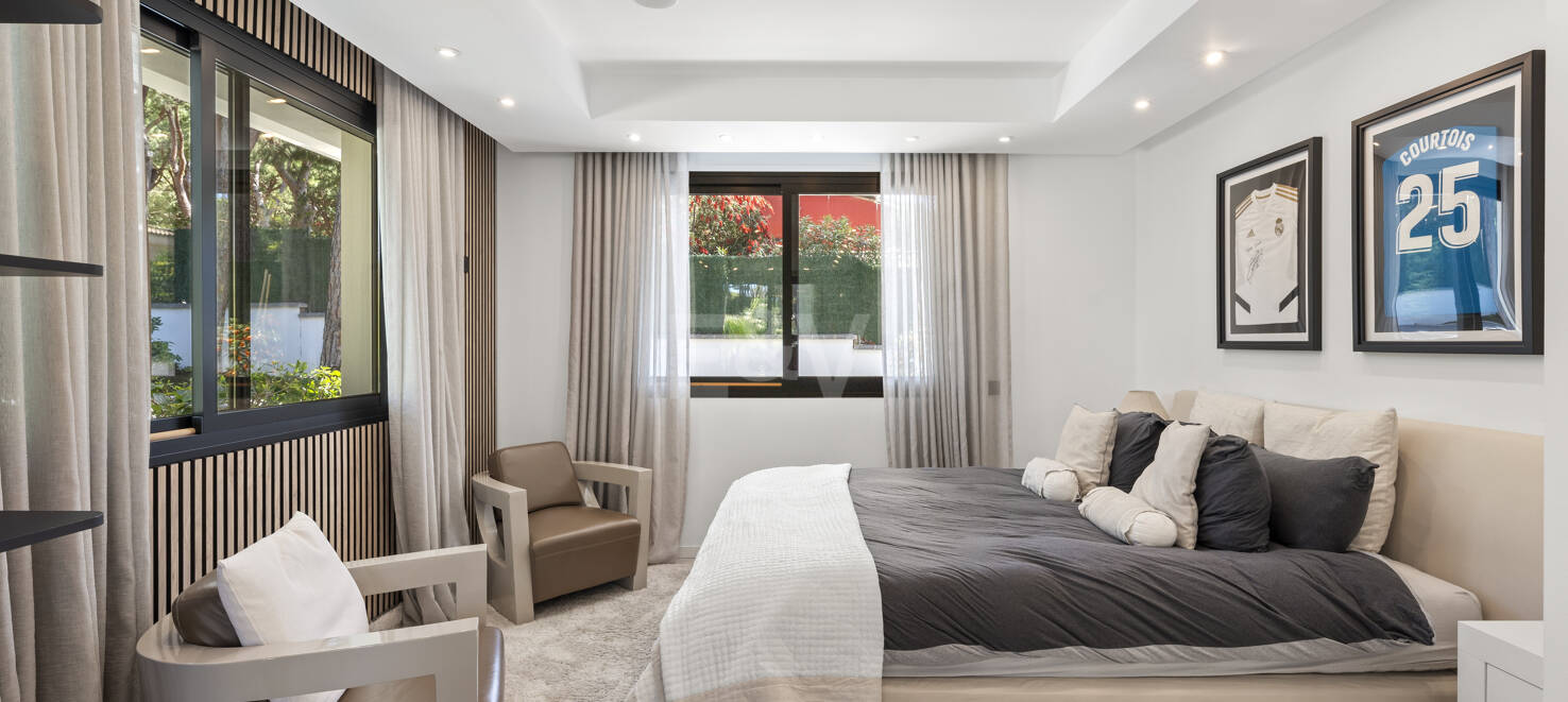Magnificent 6-Bedroom Modern Villa in Hacienda Las Chapas