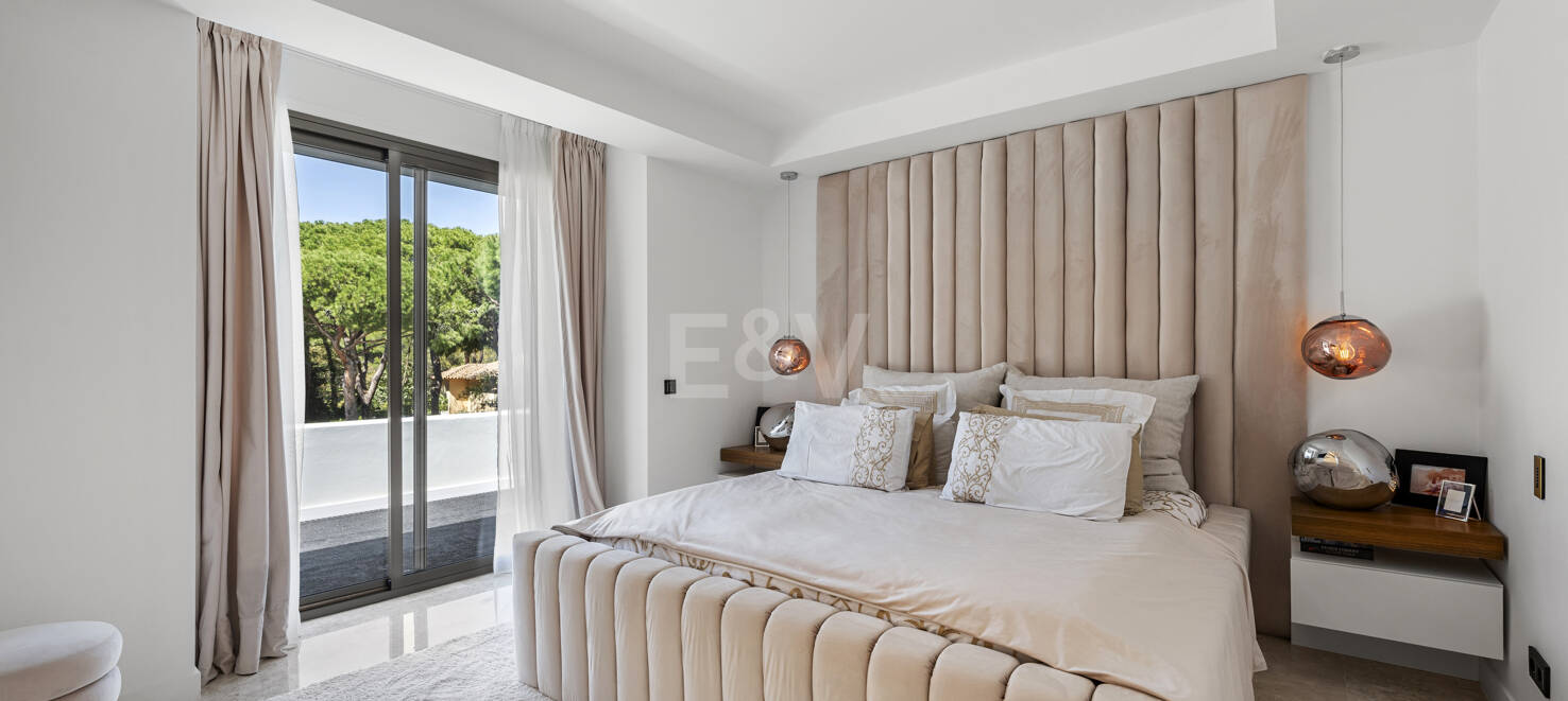 Magnificent 6-Bedroom Modern Villa in Hacienda Las Chapas