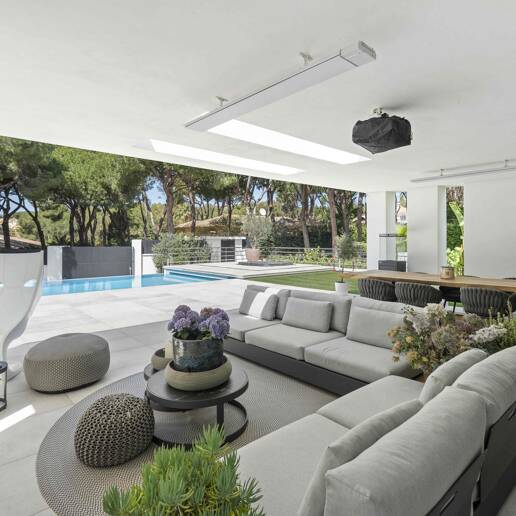 Magnificent 6-Bedroom Modern Villa in Hacienda Las Chapas