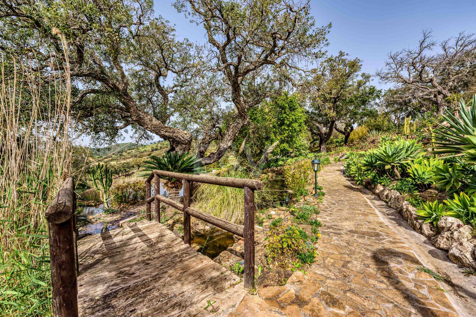 Villa de Privacidad Inigualable con Vista Panorámica en La Mairena