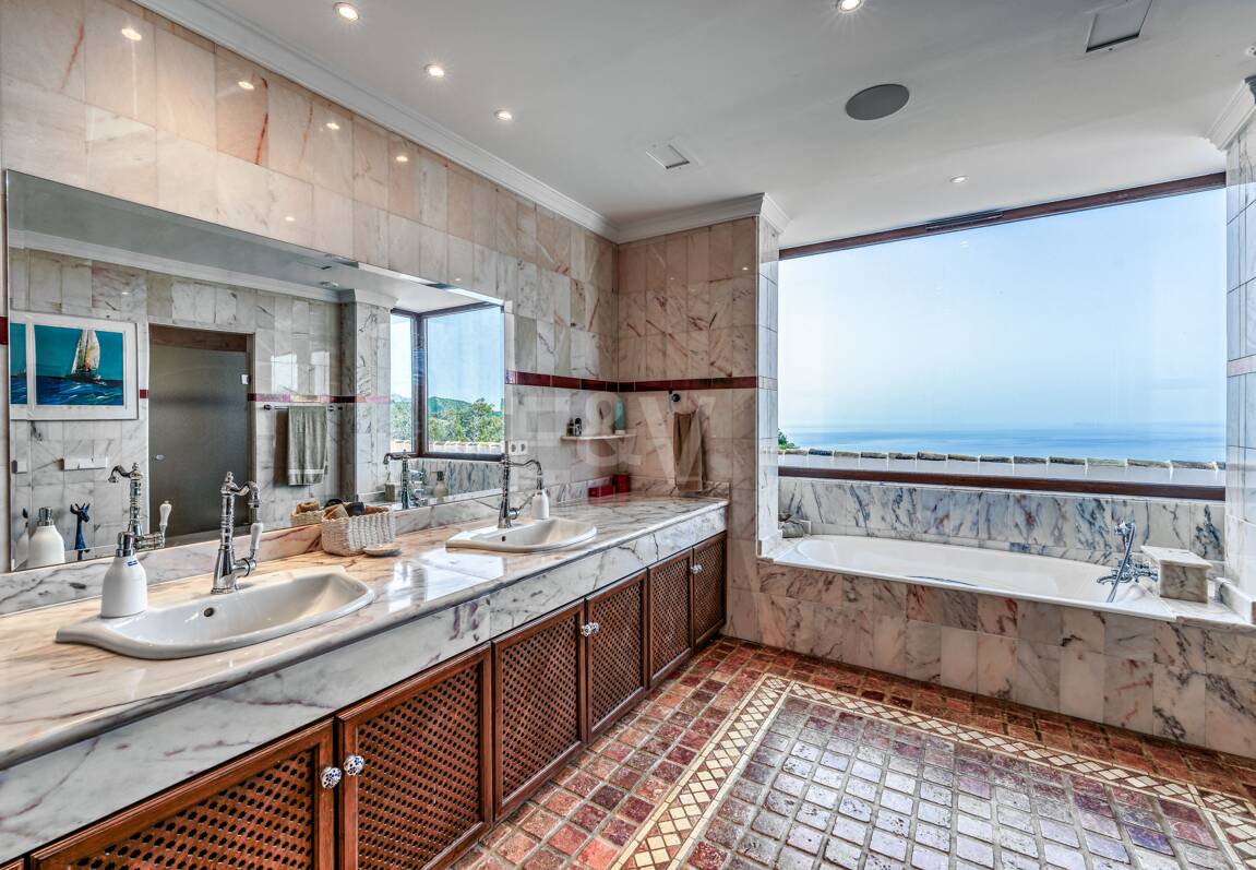 Einzigartige private Villa mit Panoramablick in La Mairena