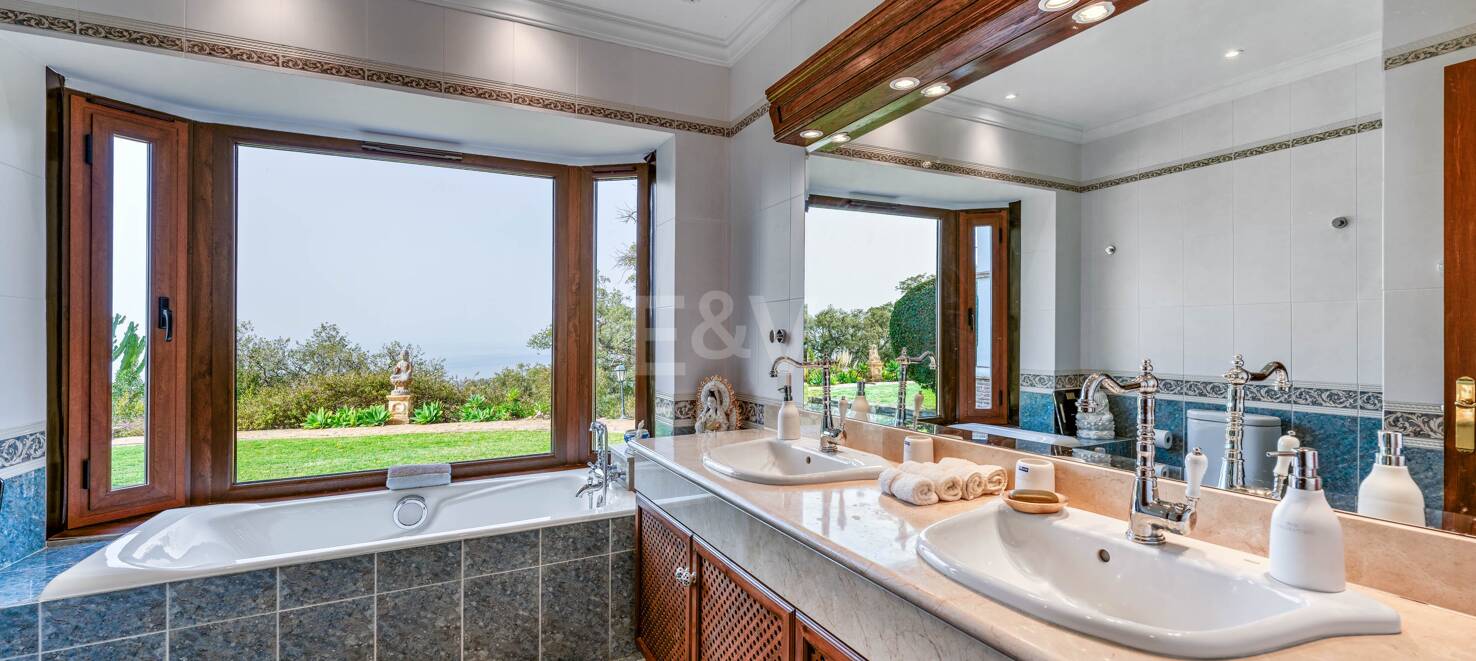 Oöverträffad Privacy Villa med Panoramic View i La Mairena