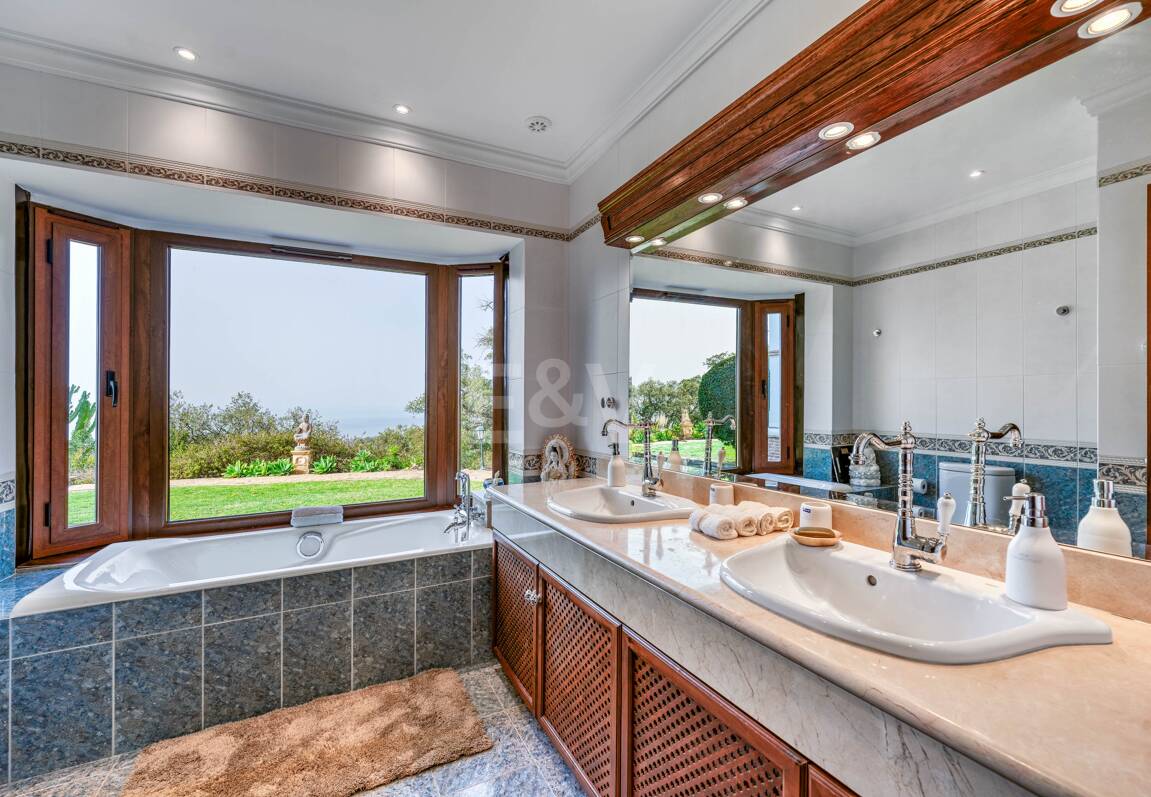 Einzigartige private Villa mit Panoramablick in La Mairena