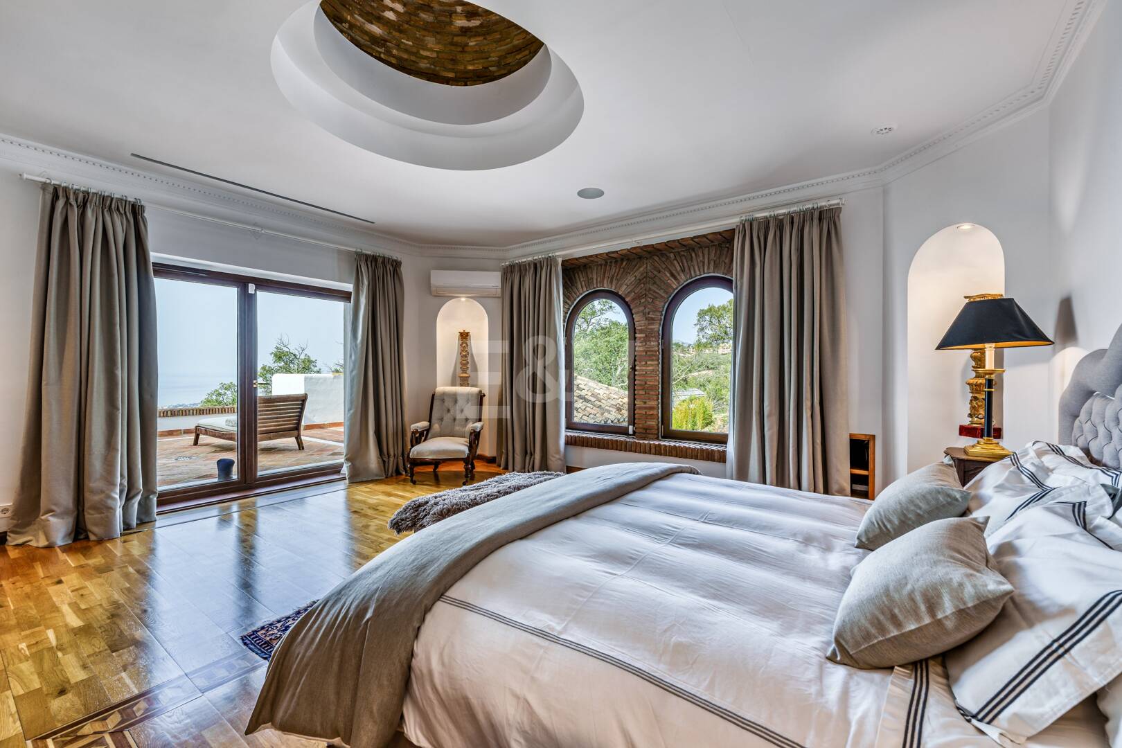 Einzigartige private Villa mit Panoramablick in La Mairena