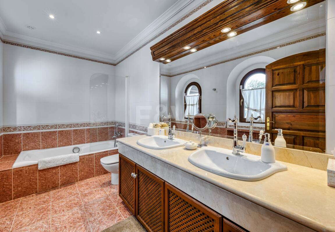 Einzigartige private Villa mit Panoramablick in La Mairena