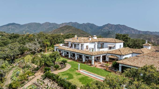 Unique Privacy Villa with Panoramic View in La Mairena