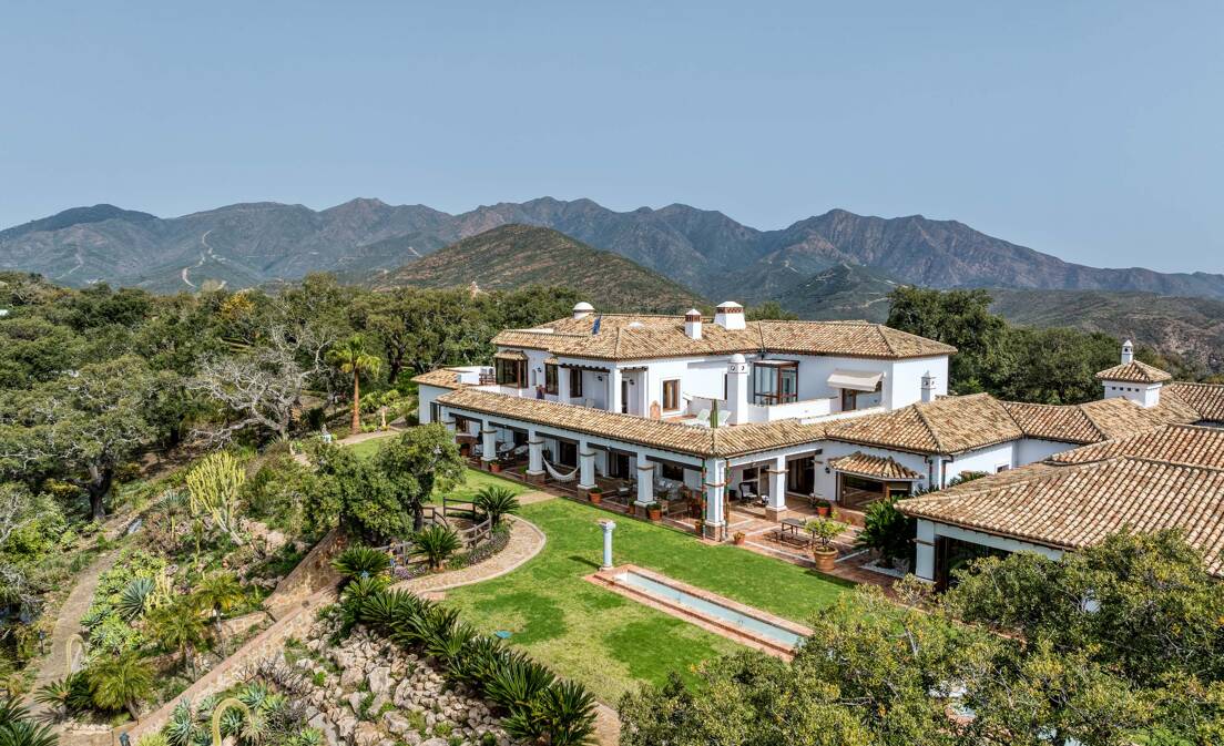 Unique Privacy Villa with Panoramic View in La Mairena
