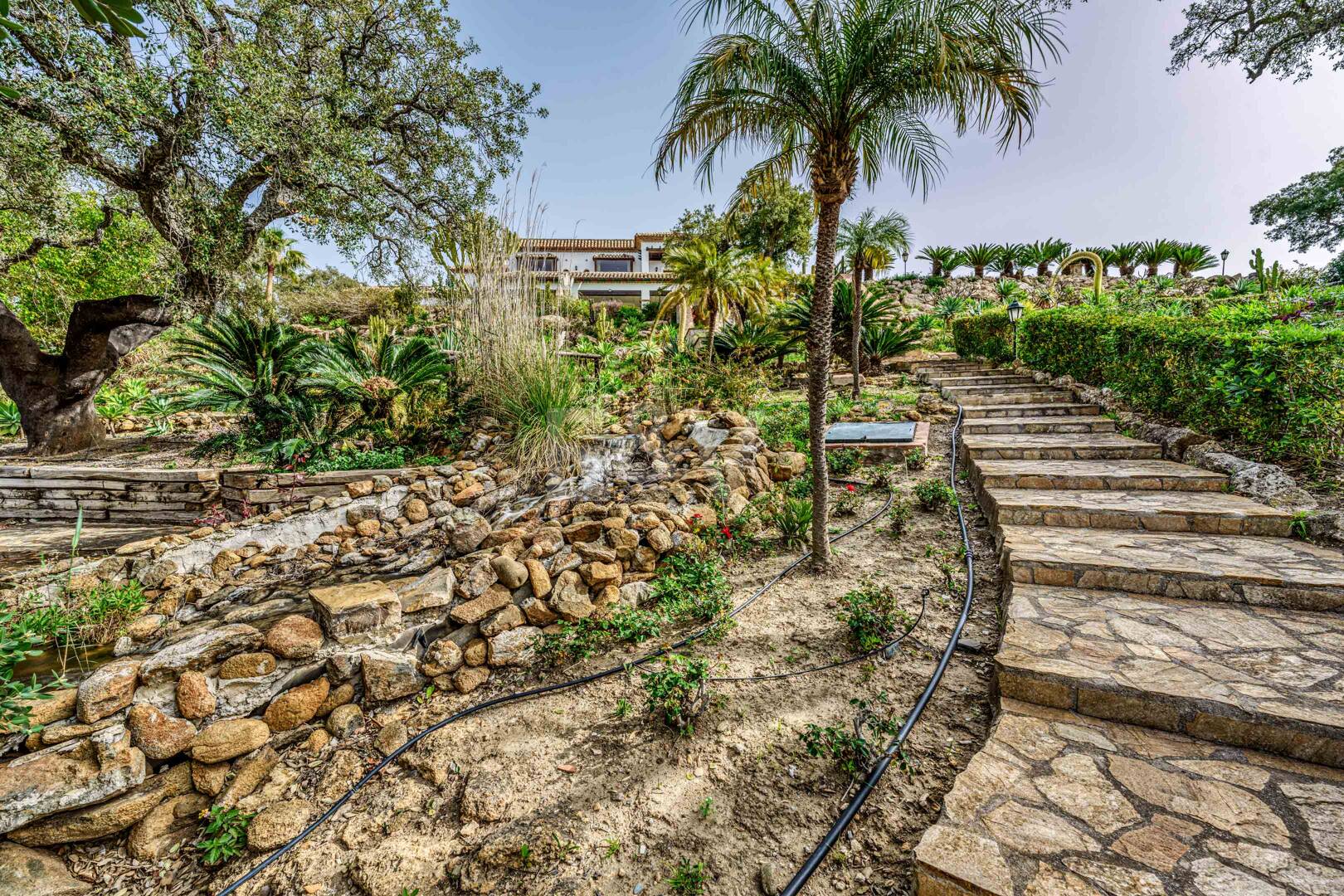 Villa de Privacidad Inigualable con Vista Panorámica en La Mairena