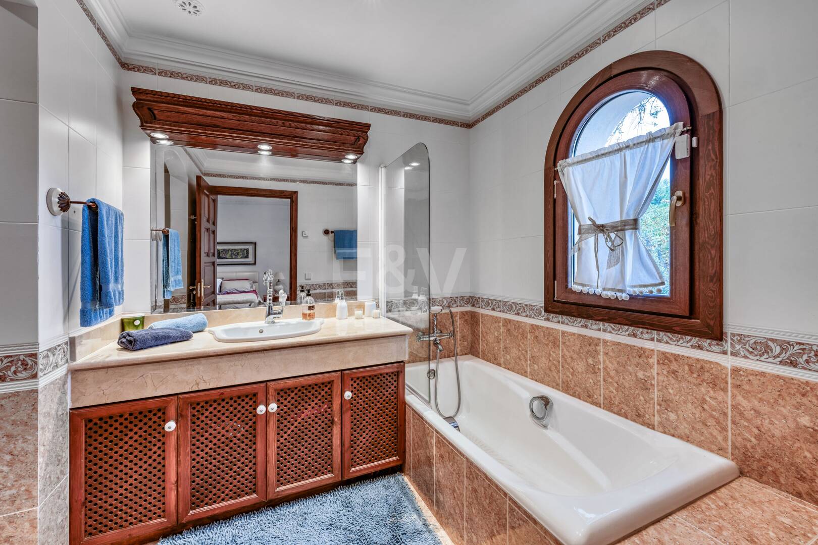 Villa de Privacidad Inigualable con Vista Panorámica en La Mairena