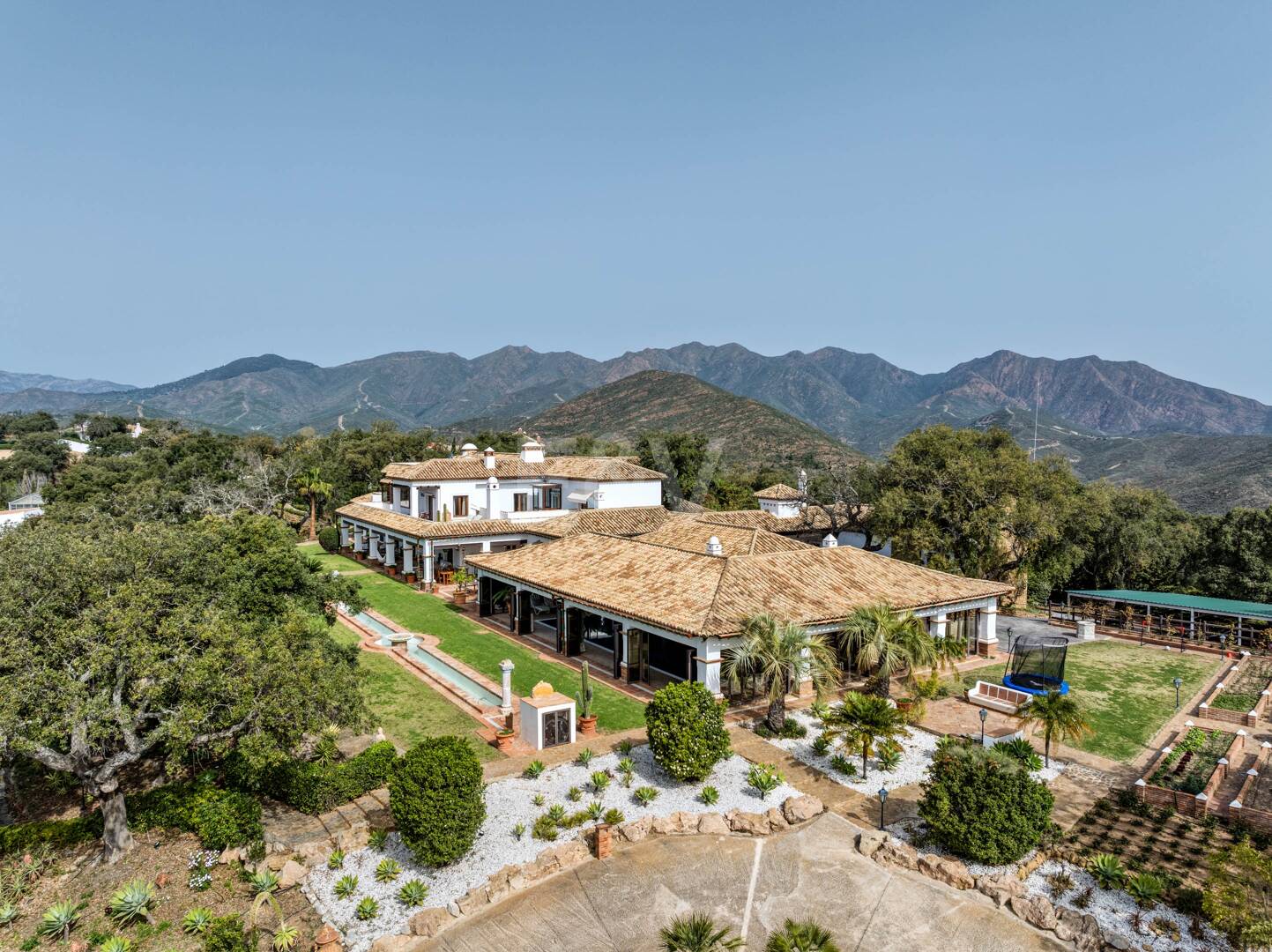 Villa de Privacidad Inigualable con Vista Panorámica en La Mairena