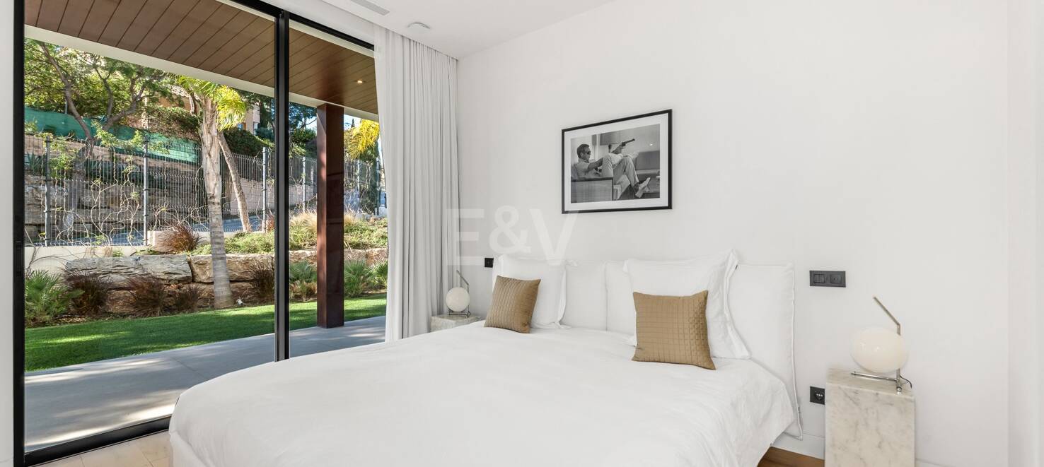 Villa Spectre – A James Bond-Inspired Masterpiece in Los Flamingos Golf