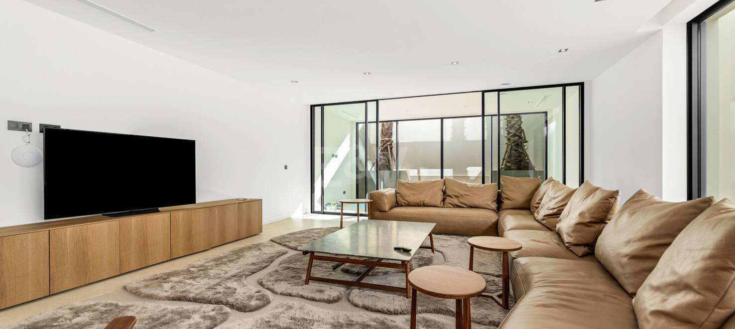 Villa Spectre – A James Bond-Inspired Masterpiece in Los Flamingos Golf