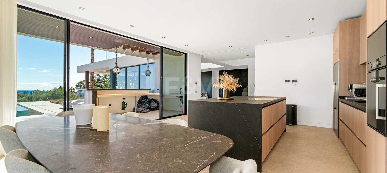 Villa Spectre – A James Bond-Inspired Masterpiece in Los Flamingos Golf