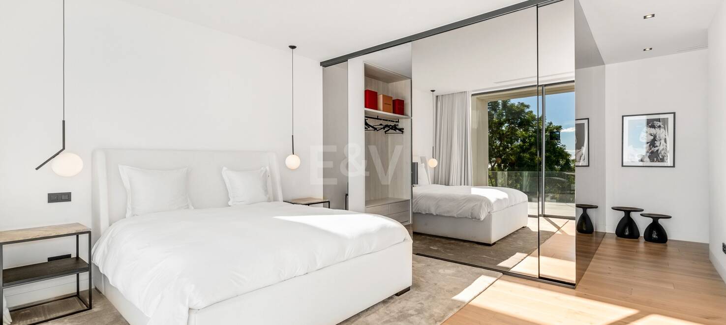 Villa Spectre – A James Bond-Inspired Masterpiece in Los Flamingos Golf