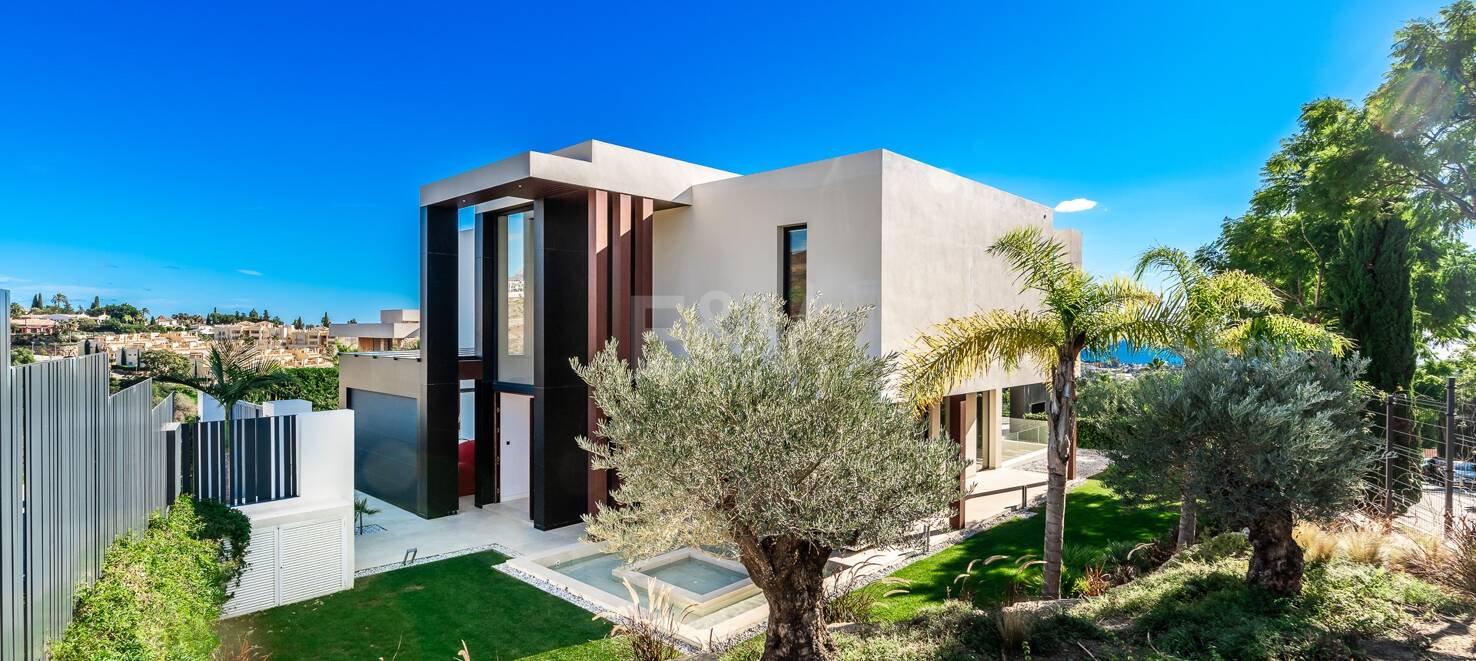 Villa Spectre – A James Bond-Inspired Masterpiece in Los Flamingos Golf