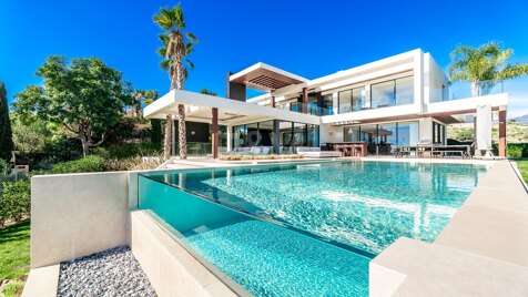 Exclusiva villa con piscina infinita y vistas al mar en Los Flamingos