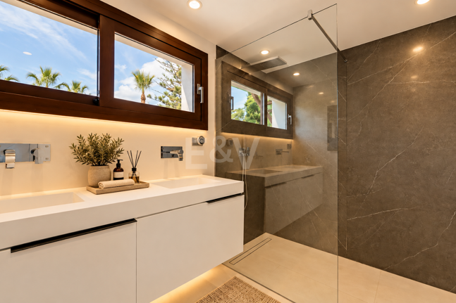 Bungaló moderno con piscina privada en El Rosario, Marbella