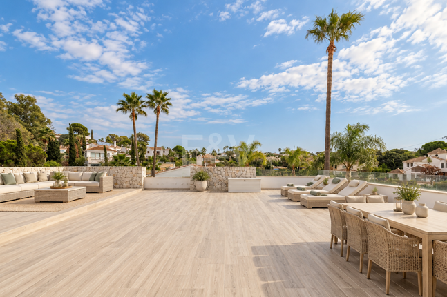 Bungaló moderno con piscina privada en El Rosario, Marbella