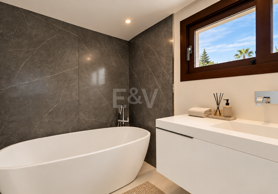Bungaló moderno con piscina privada en El Rosario, Marbella