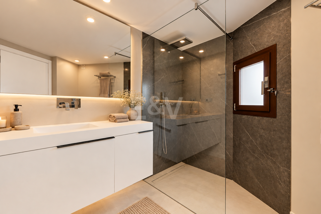 Bungaló moderno con piscina privada en El Rosario, Marbella