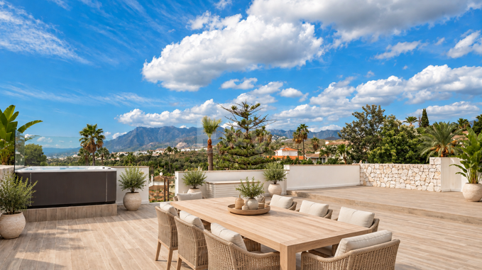 Bungaló moderno con piscina privada en El Rosario, Marbella
