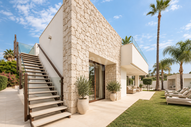 Bungaló moderno con piscina privada en El Rosario, Marbella