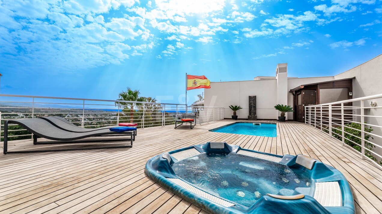 Duplex Penthouse in Nueva Andalucía with Rooftop Pool and Amazing Panoramic Views