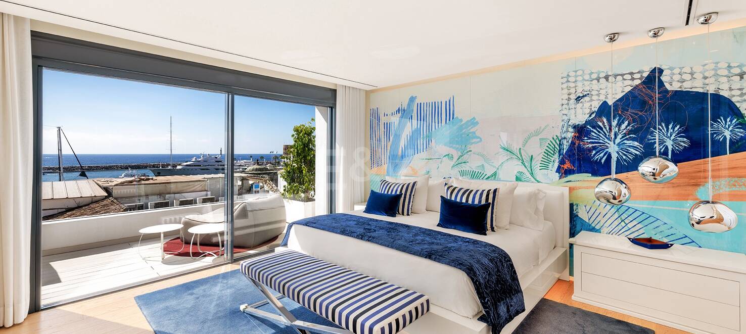 Spectacular Luxury Penthouse with Harbor View in Puerto Banús