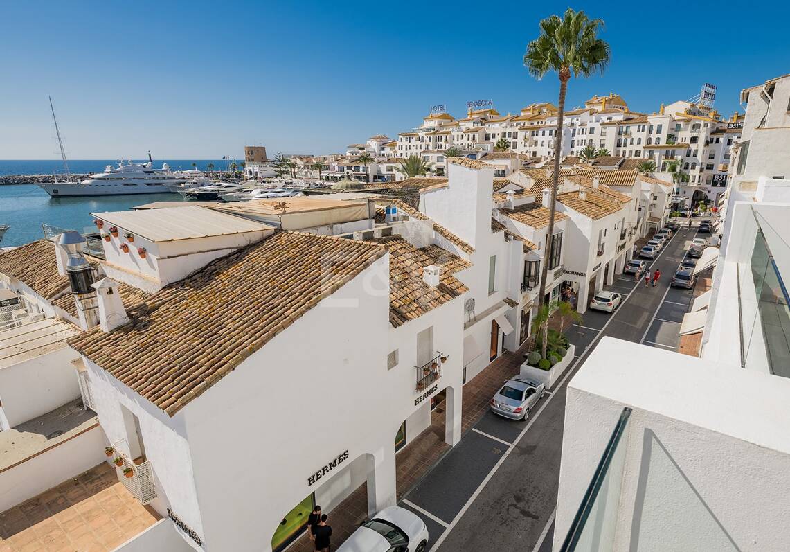 Spektakularny luksusowy apartament z widokiem na port w Puerto Banús