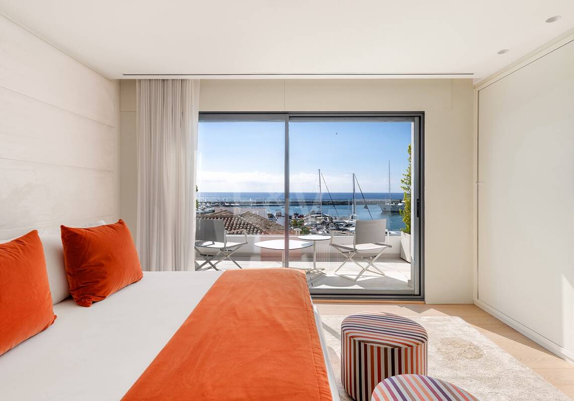 Spektakularny luksusowy apartament z widokiem na port w Puerto Banús